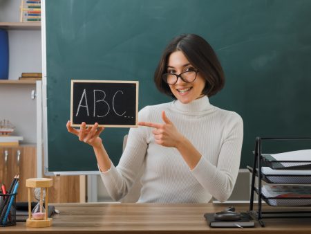 Finding Work Abroad in the UAE: A Comprehensive Guide for Foreigners